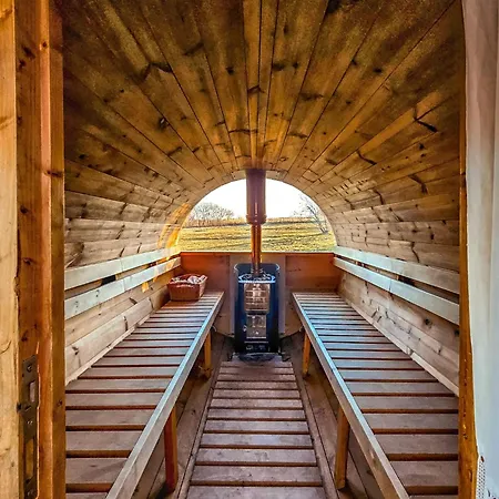 Fecskefeszek Vendeghaz ゲストハウス 3*