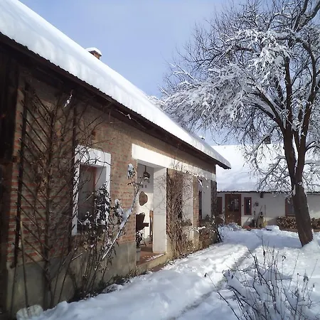 ゲストハウス Fecskefeszek Vendeghaz