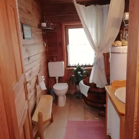 ゲストハウス Fecskefeszek Vendeghaz